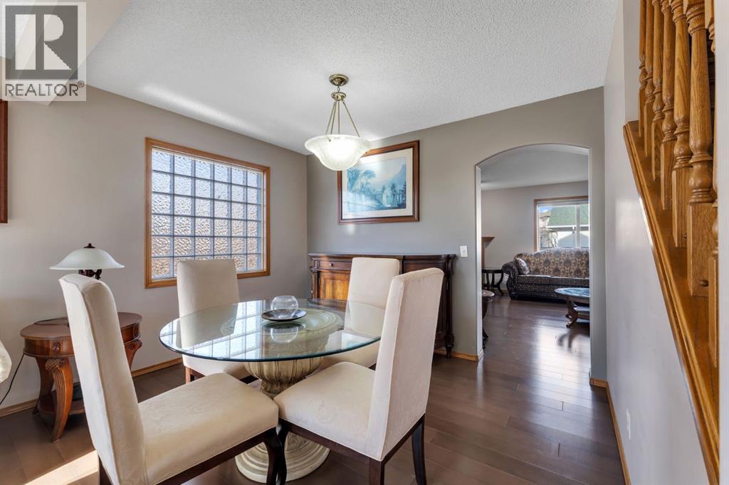 717 Coral Springs Boulevard Ne, Calgary, AB - Indoor Photo Showing Dining Room