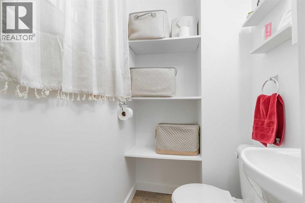 2 piece en-suite - 247 Cornwall Drive, Fort Mcmurray, AB - Indoor Photo Showing Bathroom