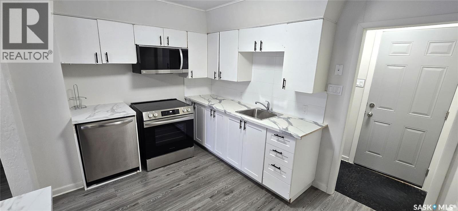 700 Montague Street, Regina, SK - Indoor Photo Showing Kitchen