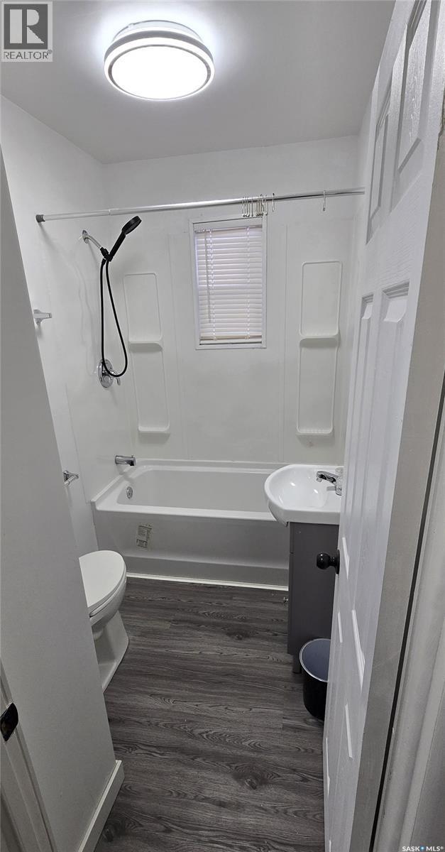 700 Montague Street, Regina, SK - Indoor Photo Showing Bathroom