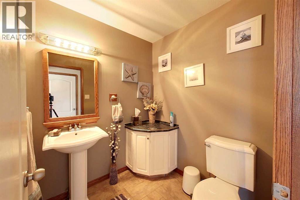 23 Springwood Drive Ne, Slave Lake, AB - Indoor Photo Showing Bathroom