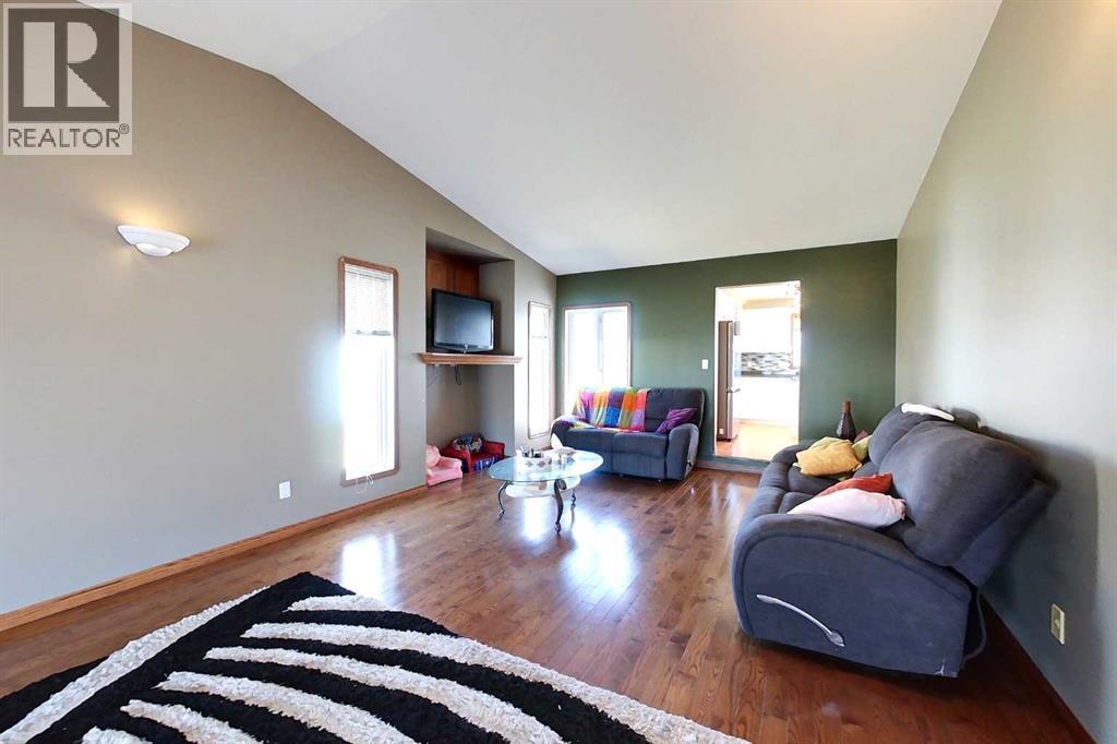 23 Springwood Drive Ne, Slave Lake, AB - Indoor Photo Showing Living Room