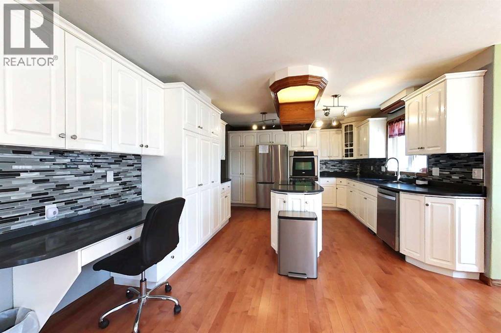 23 Springwood Drive Ne, Slave Lake, AB - Indoor Photo Showing Kitchen