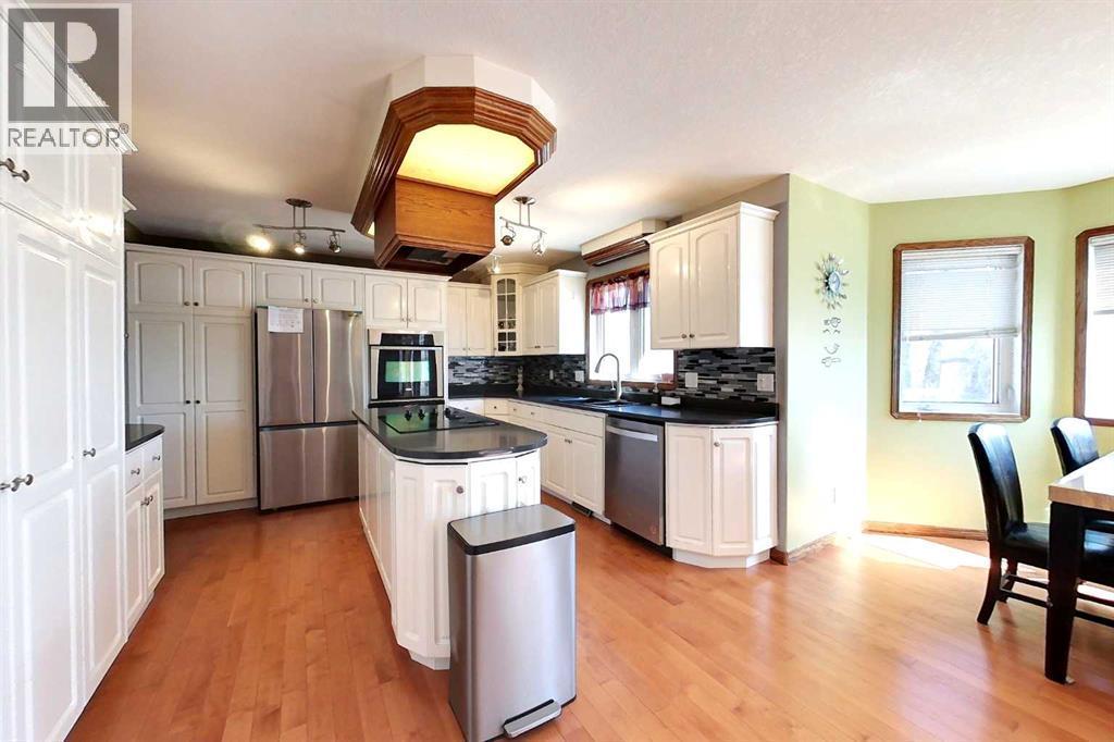 23 Springwood Drive Ne, Slave Lake, AB - Indoor Photo Showing Kitchen With Stainless Steel Kitchen