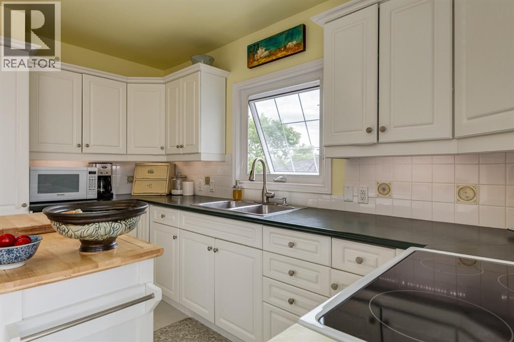 817 17 Avenue Se, Calgary, AB - Indoor Photo Showing Kitchen With Double Sink