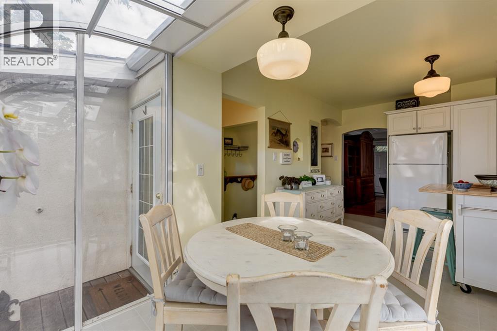 817 17 Avenue Se, Calgary, AB - Indoor Photo Showing Dining Room