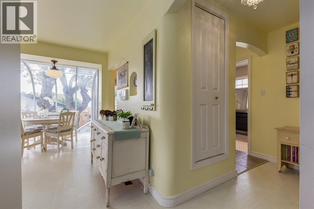 817 17 Avenue Se, Calgary, AB - Indoor Photo Showing Other Room