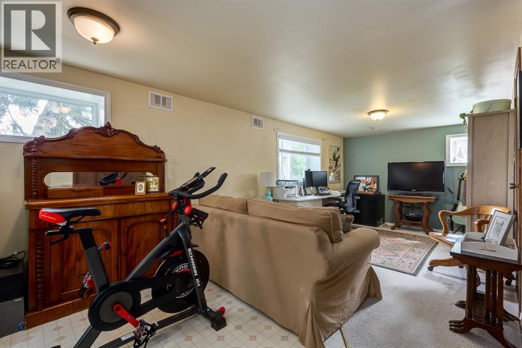 817 17 Avenue Se, Calgary, AB - Indoor