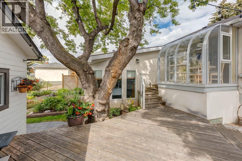 817 17 Avenue Se, Calgary, AB - Outdoor With Deck Patio Veranda