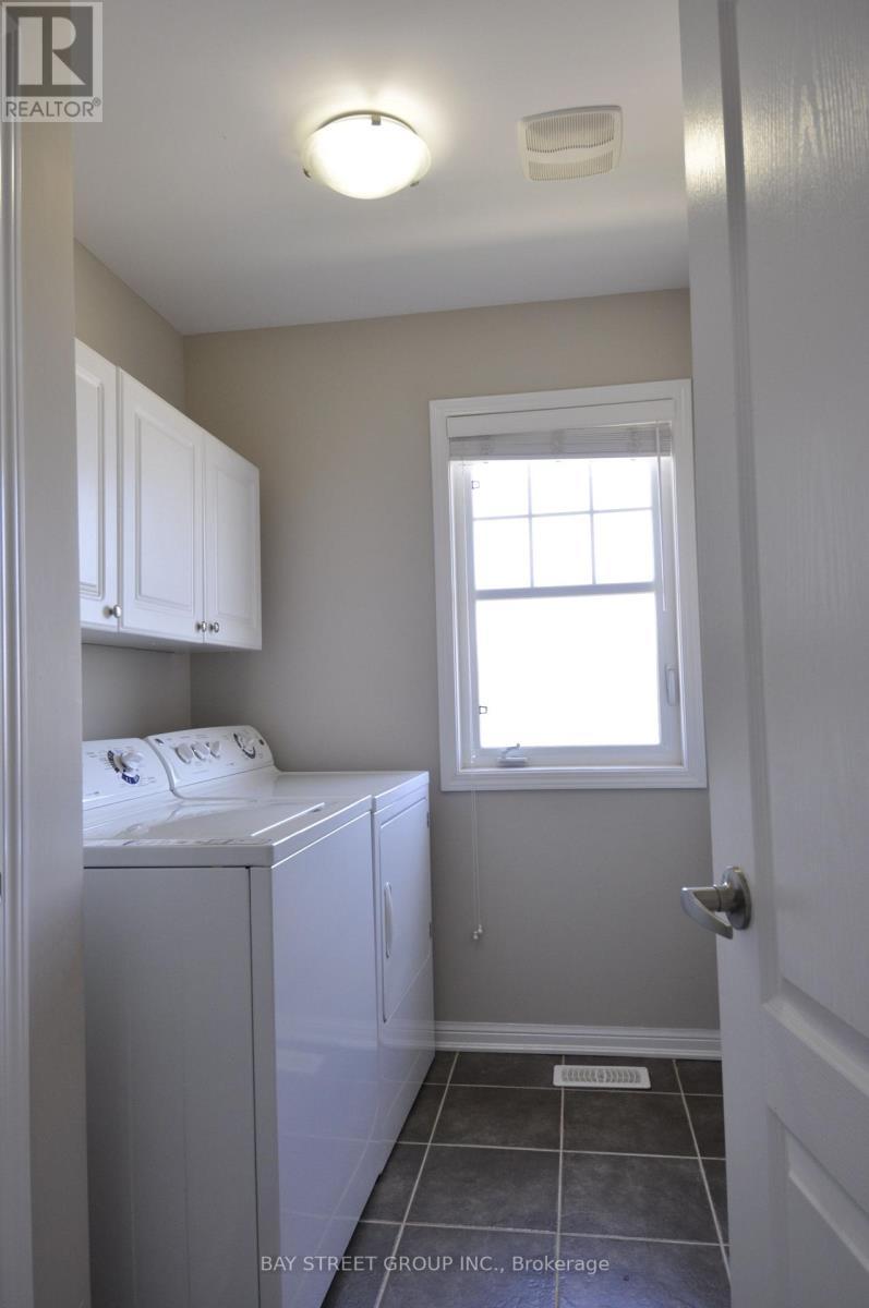 2266 Baronwood Drive, Oakville, ON - Indoor Photo Showing Laundry Room