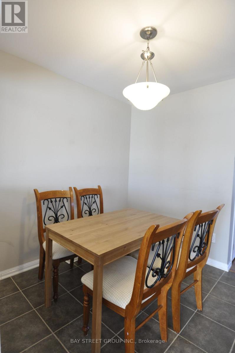 2266 Baronwood Drive, Oakville, ON - Indoor Photo Showing Dining Room