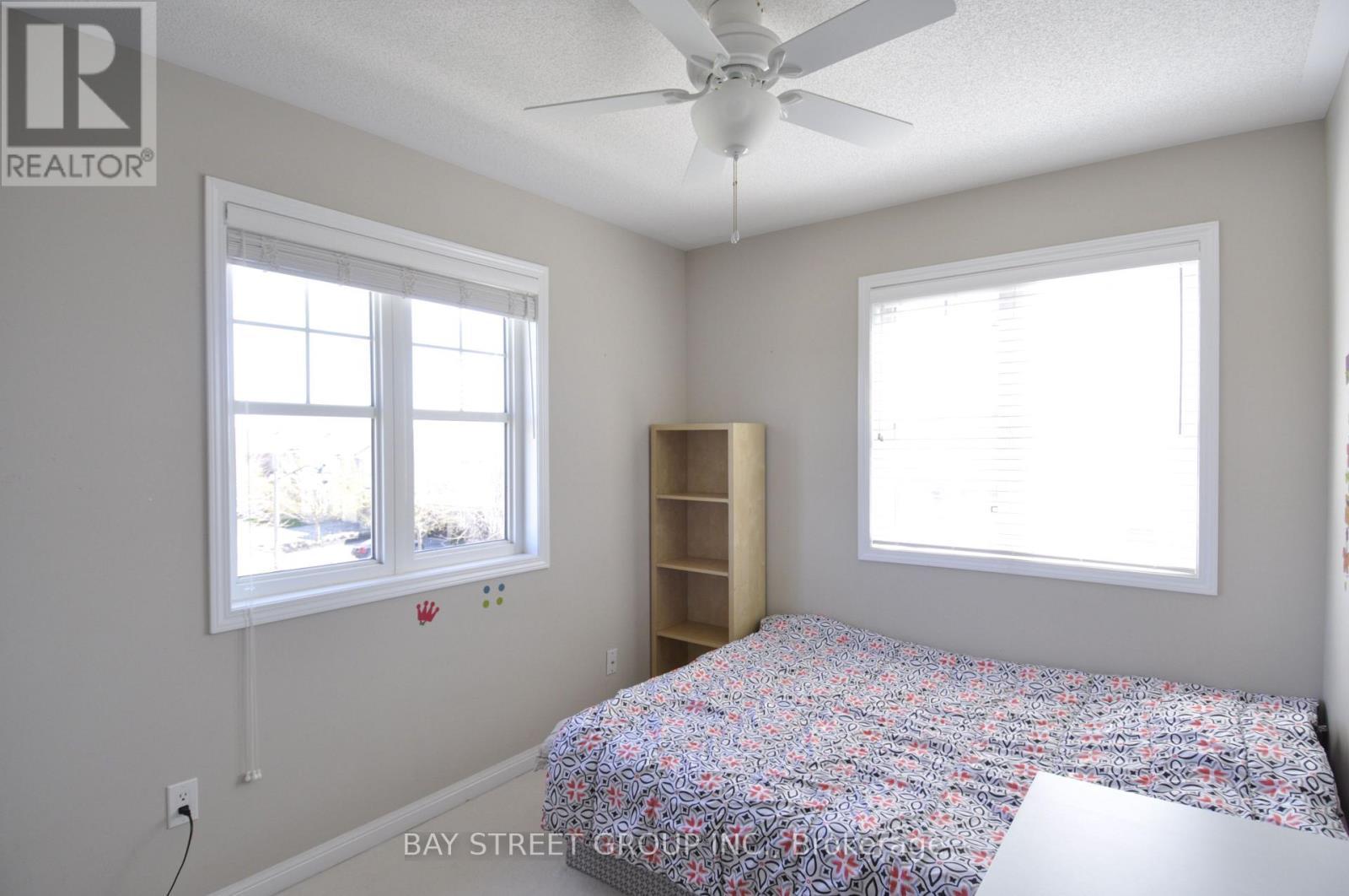 2266 Baronwood Drive, Oakville, ON - Indoor Photo Showing Bedroom