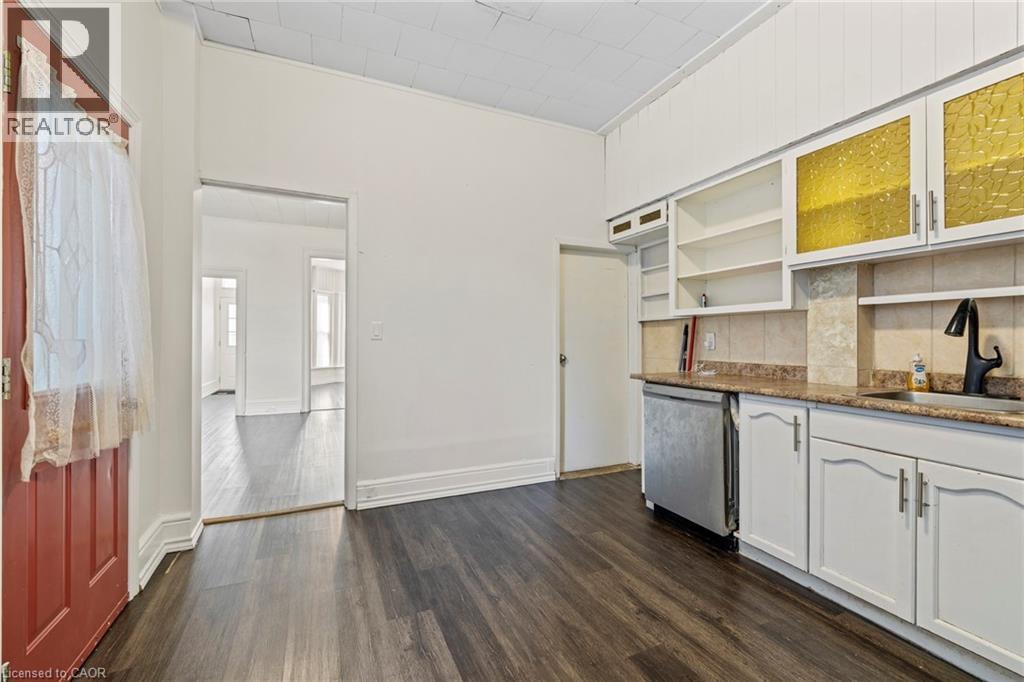 244 N Wellington Street N, Hamilton, ON - Indoor