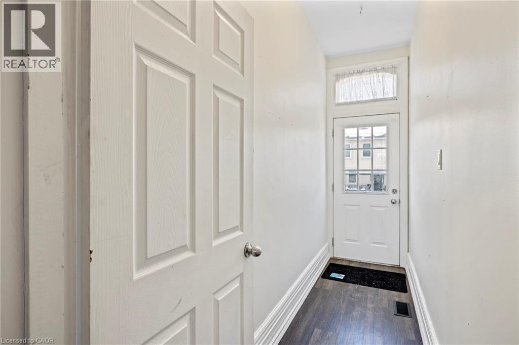 244 N Wellington Street N, Hamilton, ON - Indoor Photo Showing Other Room