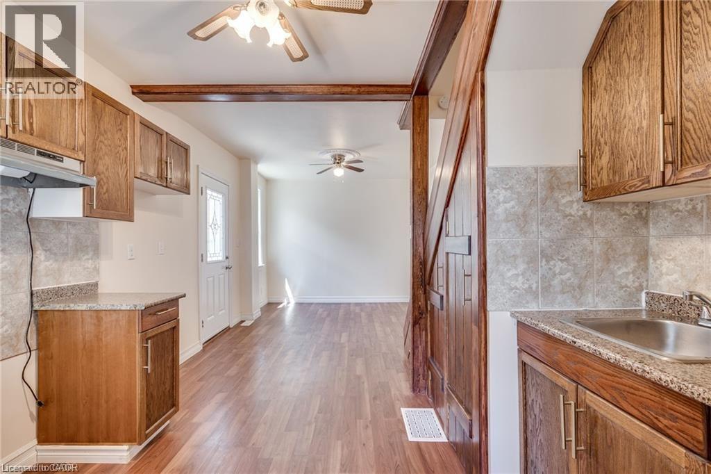 244 N Wellington Street N, Hamilton, ON - Indoor Photo Showing Kitchen