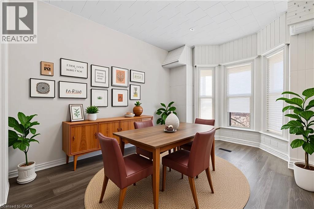 Virtually Staged - 244 N Wellington Street N, Hamilton, ON - Indoor Photo Showing Dining Room