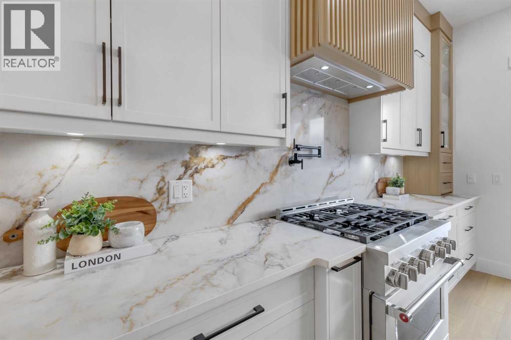 629 21 Avenue Nw, Calgary, AB - Indoor Photo Showing Kitchen With Upgraded Kitchen