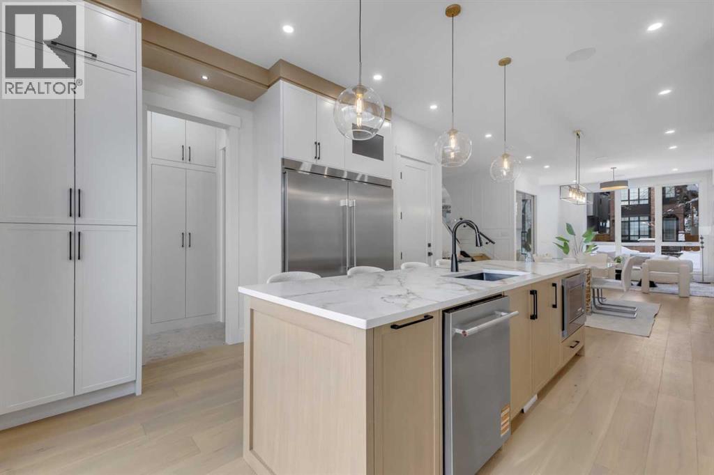 629 21 Avenue Nw, Calgary, AB - Indoor Photo Showing Kitchen With Upgraded Kitchen