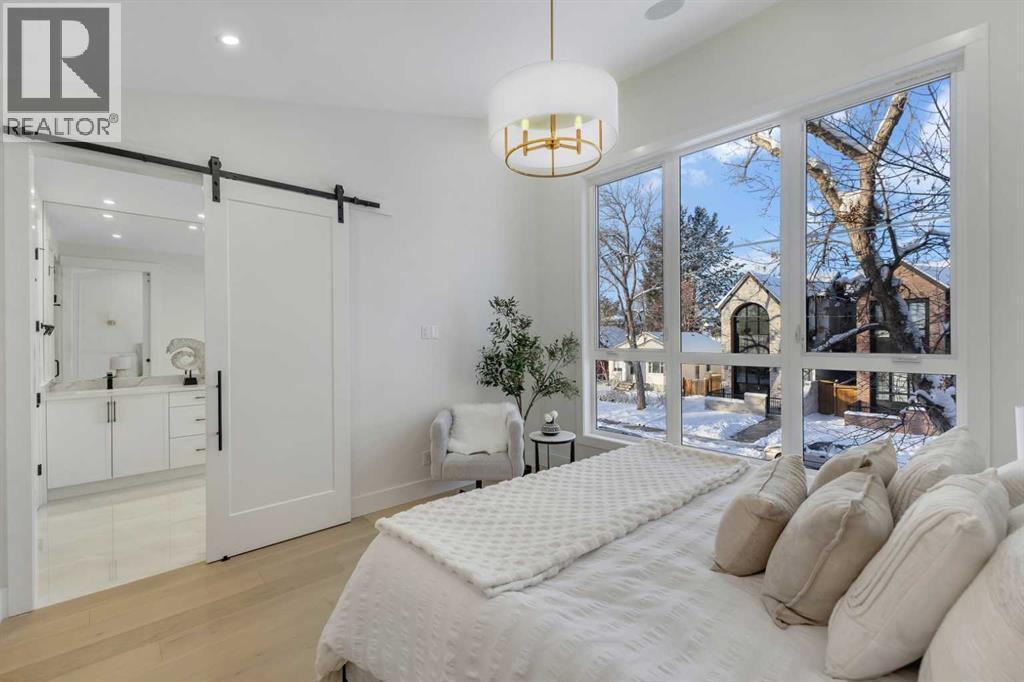 629 21 Avenue Nw, Calgary, AB - Indoor Photo Showing Bedroom