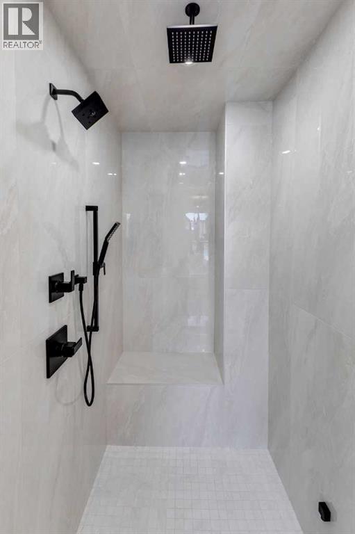 629 21 Avenue Nw, Calgary, AB - Indoor Photo Showing Bathroom