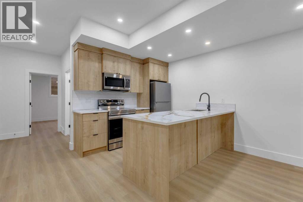 629 21 Avenue Nw, Calgary, AB - Indoor Photo Showing Kitchen