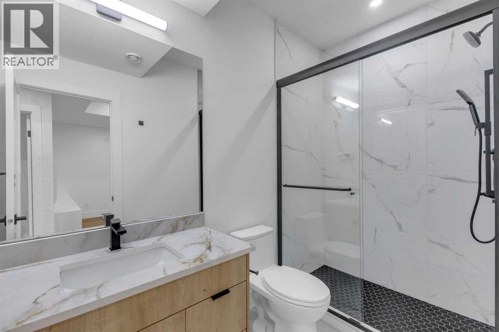 629 21 Avenue Nw, Calgary, AB - Indoor Photo Showing Bathroom