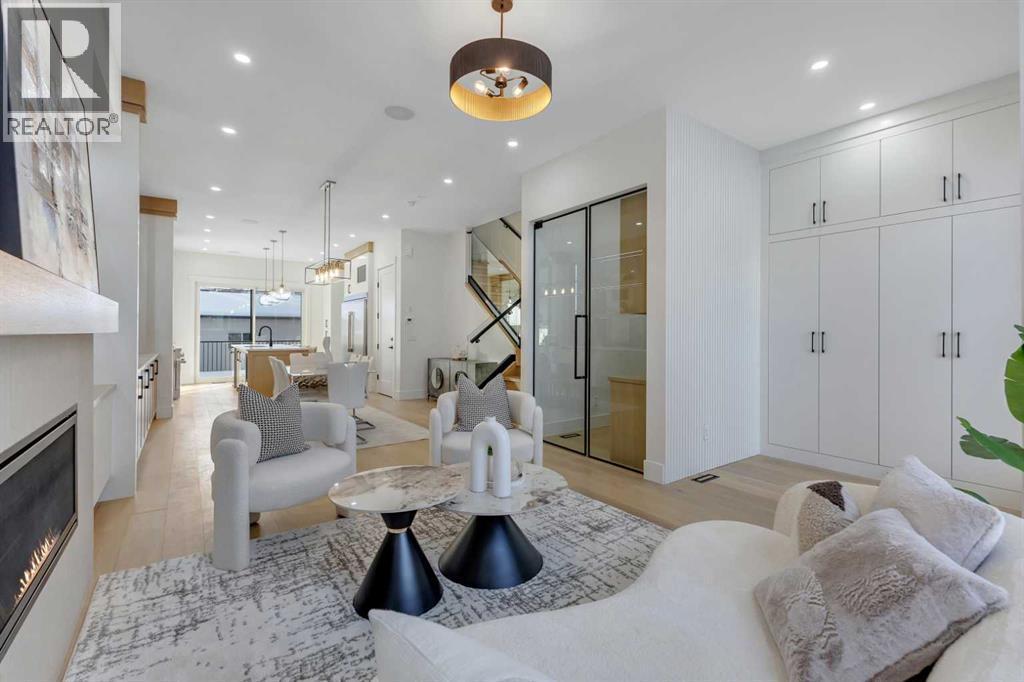 629 21 Avenue Nw, Calgary, AB - Indoor Photo Showing Living Room With Fireplace