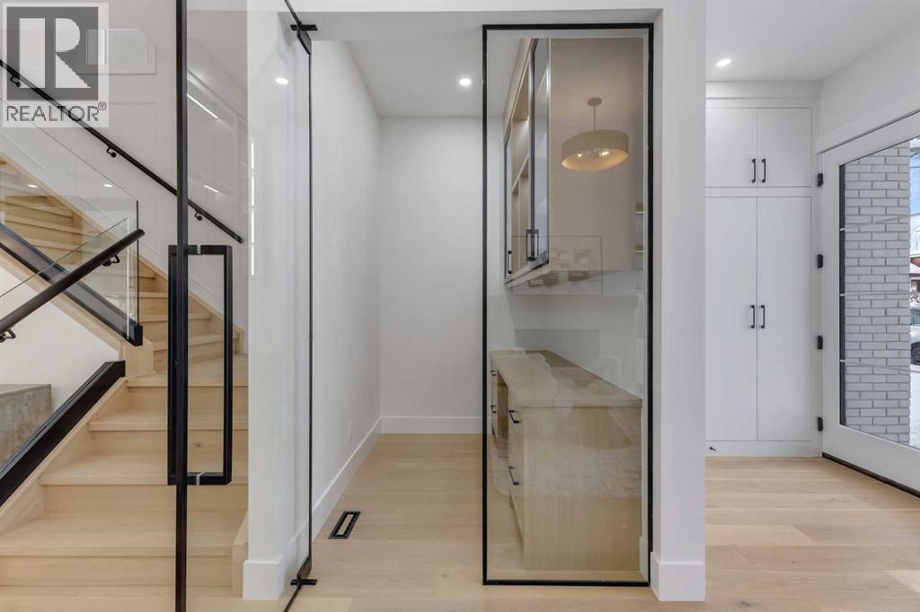 629 21 Avenue Nw, Calgary, AB - Indoor Photo Showing Other Room