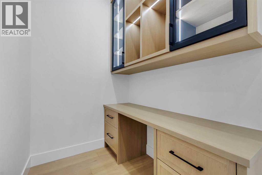 629 21 Avenue Nw, Calgary, AB - Indoor Photo Showing Other Room