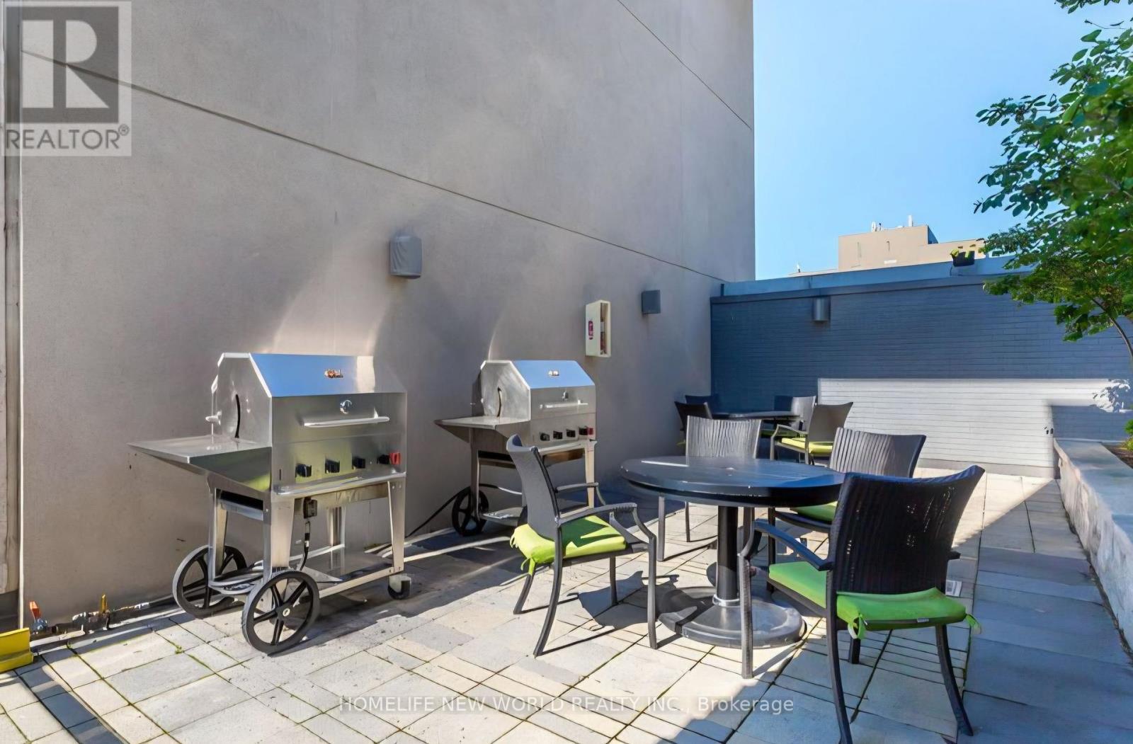 2208 - 770 Bay Street, Toronto, ON - Outdoor With Exterior