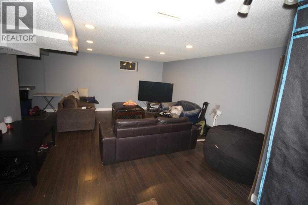 3824 Bantford Drive Nw, Calgary, AB - Indoor