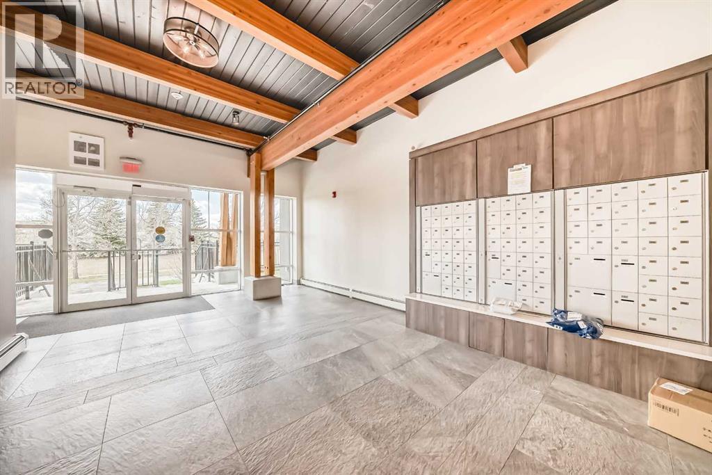 3210, 95 Burma Star Road Sw, Calgary, AB - Indoor Photo Showing Other Room