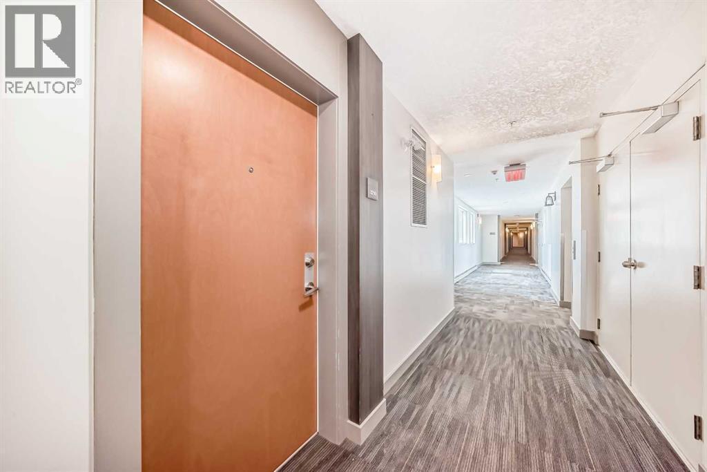 3210, 95 Burma Star Road Sw, Calgary, AB - Indoor Photo Showing Other Room