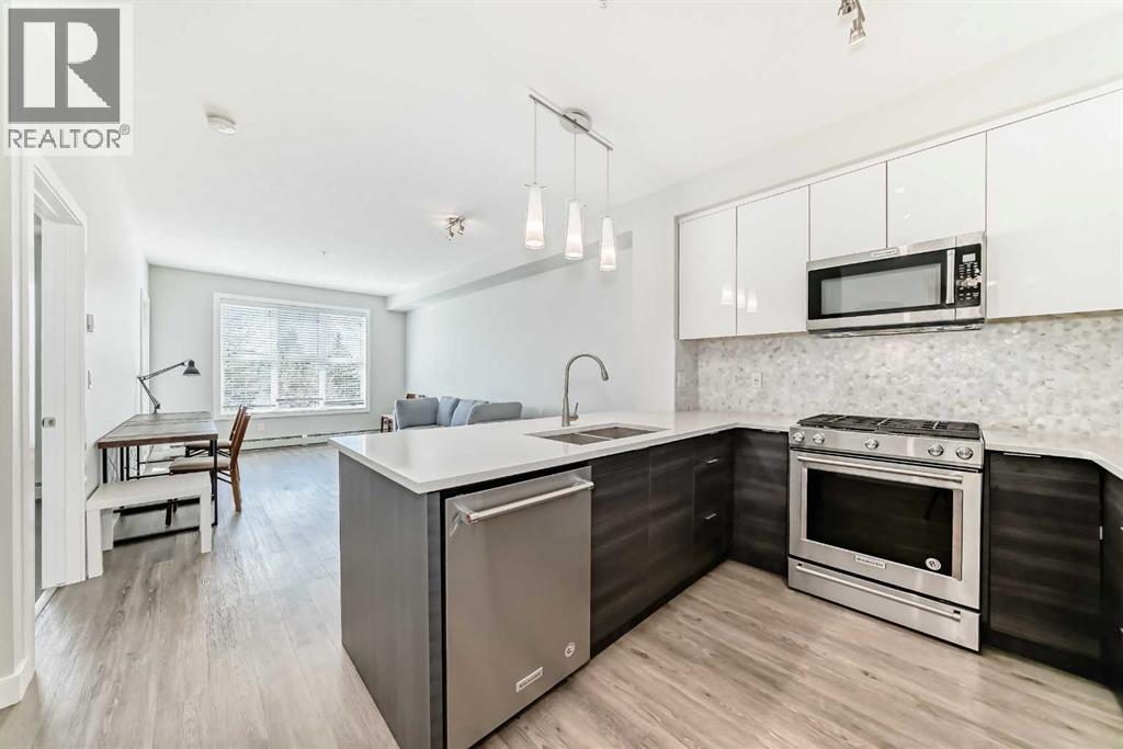 3210, 95 Burma Star Road Sw, Calgary, AB - Indoor Photo Showing Kitchen With Double Sink With Upgraded Kitchen