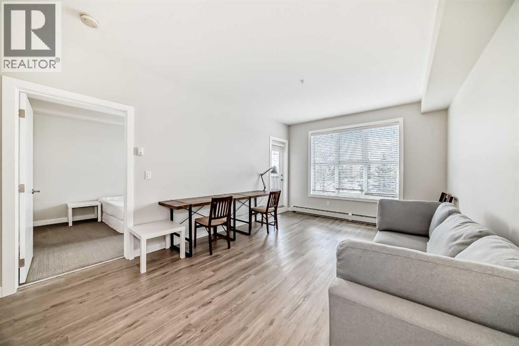 3210, 95 Burma Star Road Sw, Calgary, AB - Indoor Photo Showing Other Room