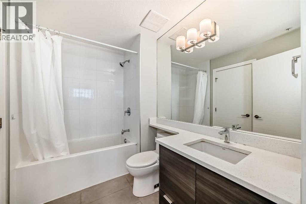 3210, 95 Burma Star Road Sw, Calgary, AB - Indoor Photo Showing Bathroom