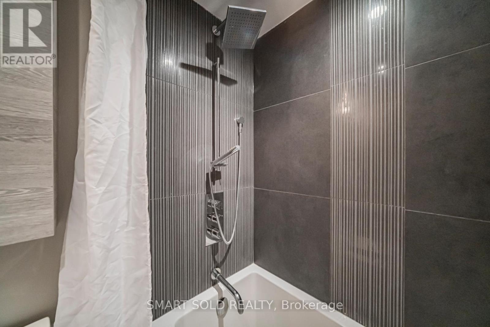 3203 - 5 St Joseph Street, Toronto, ON - Indoor Photo Showing Bathroom