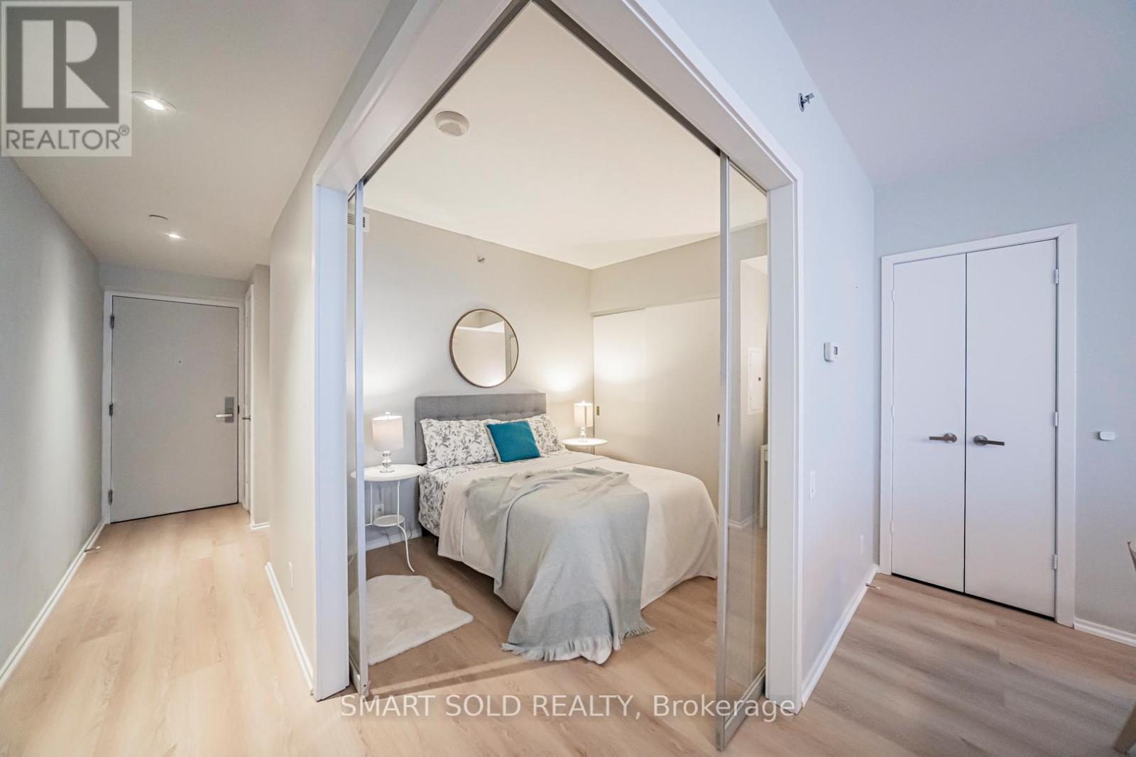 3203 - 5 St Joseph Street, Toronto, ON - Indoor Photo Showing Bedroom