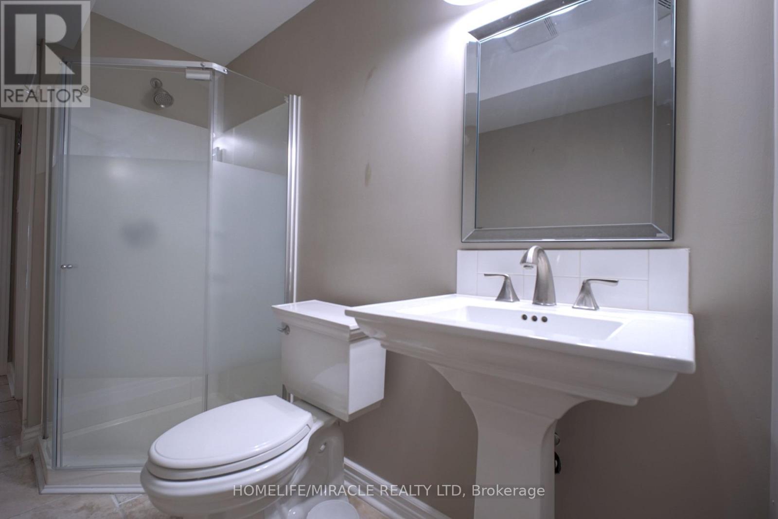 919 Zeller Crescent, Kitchener, ON - Indoor Photo Showing Bathroom