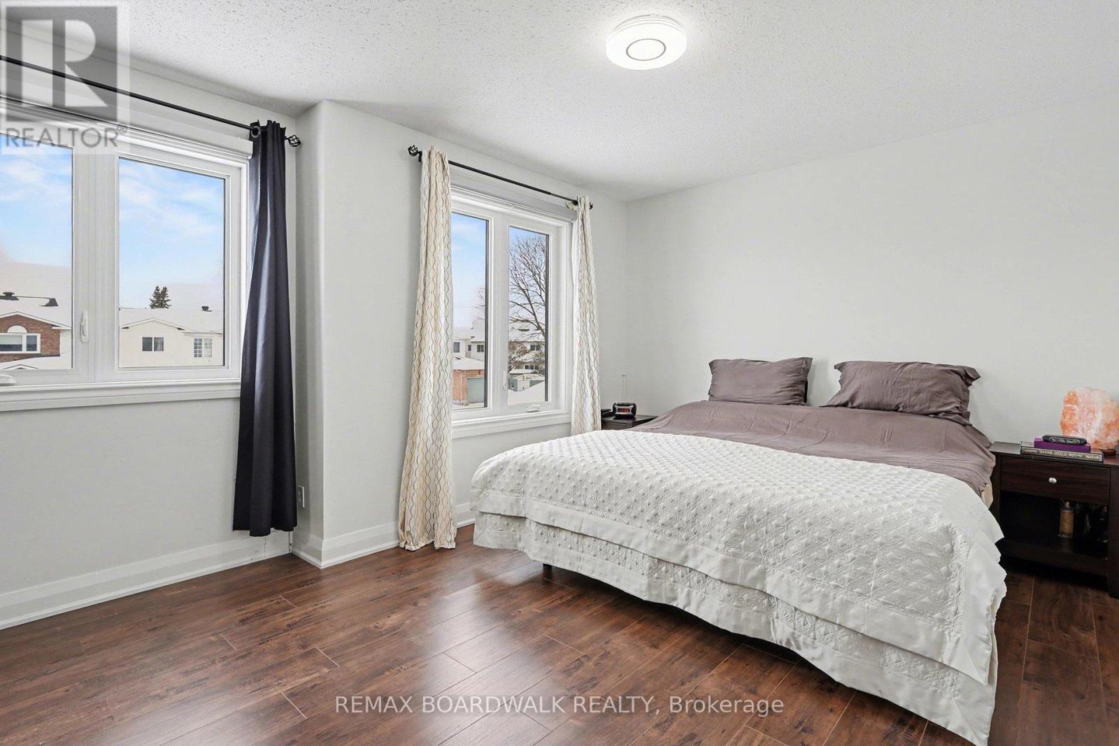 1827 Hialeah Drive, Ottawa, ON - Indoor Photo Showing Bedroom