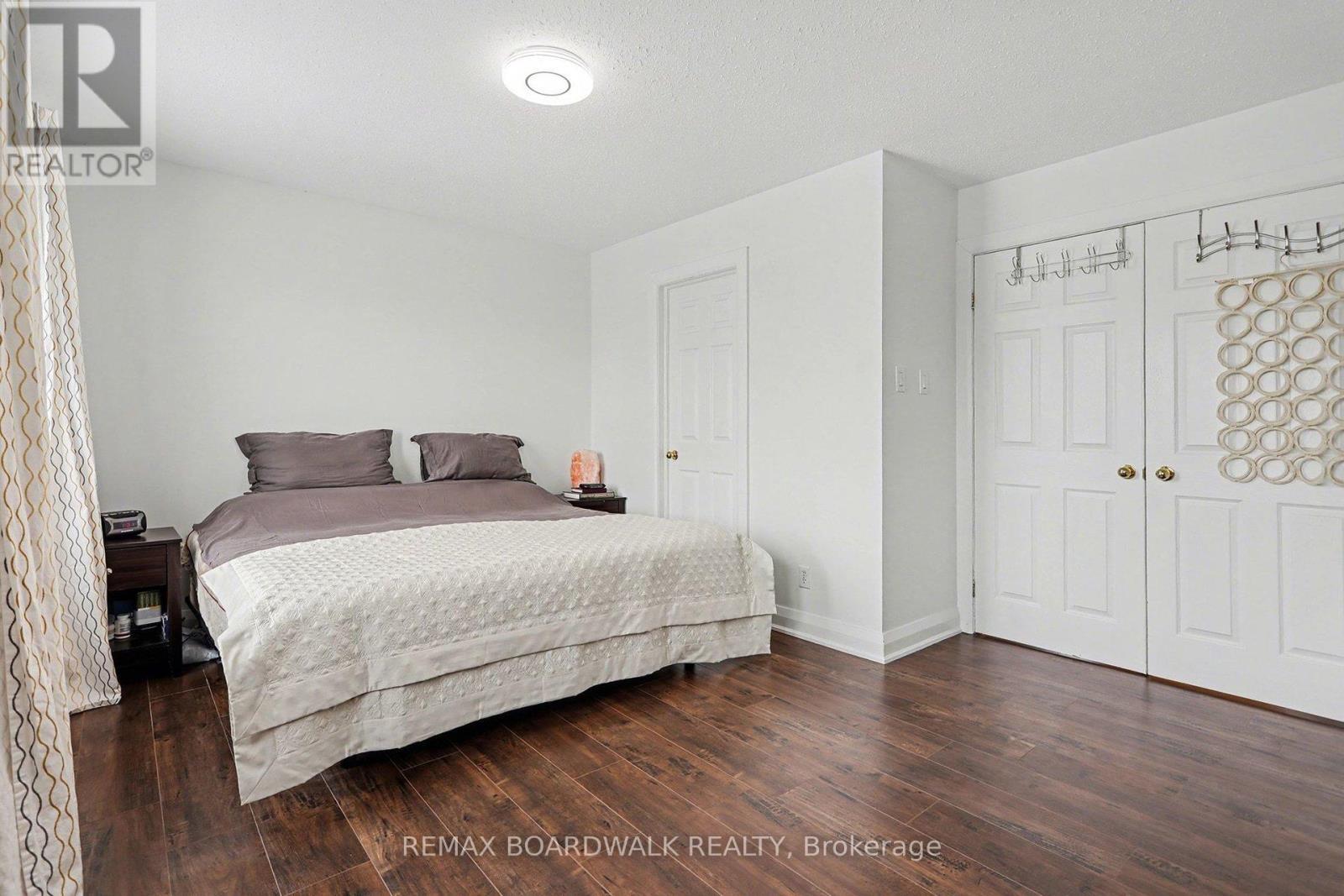 1827 Hialeah Drive, Ottawa, ON - Indoor Photo Showing Bedroom