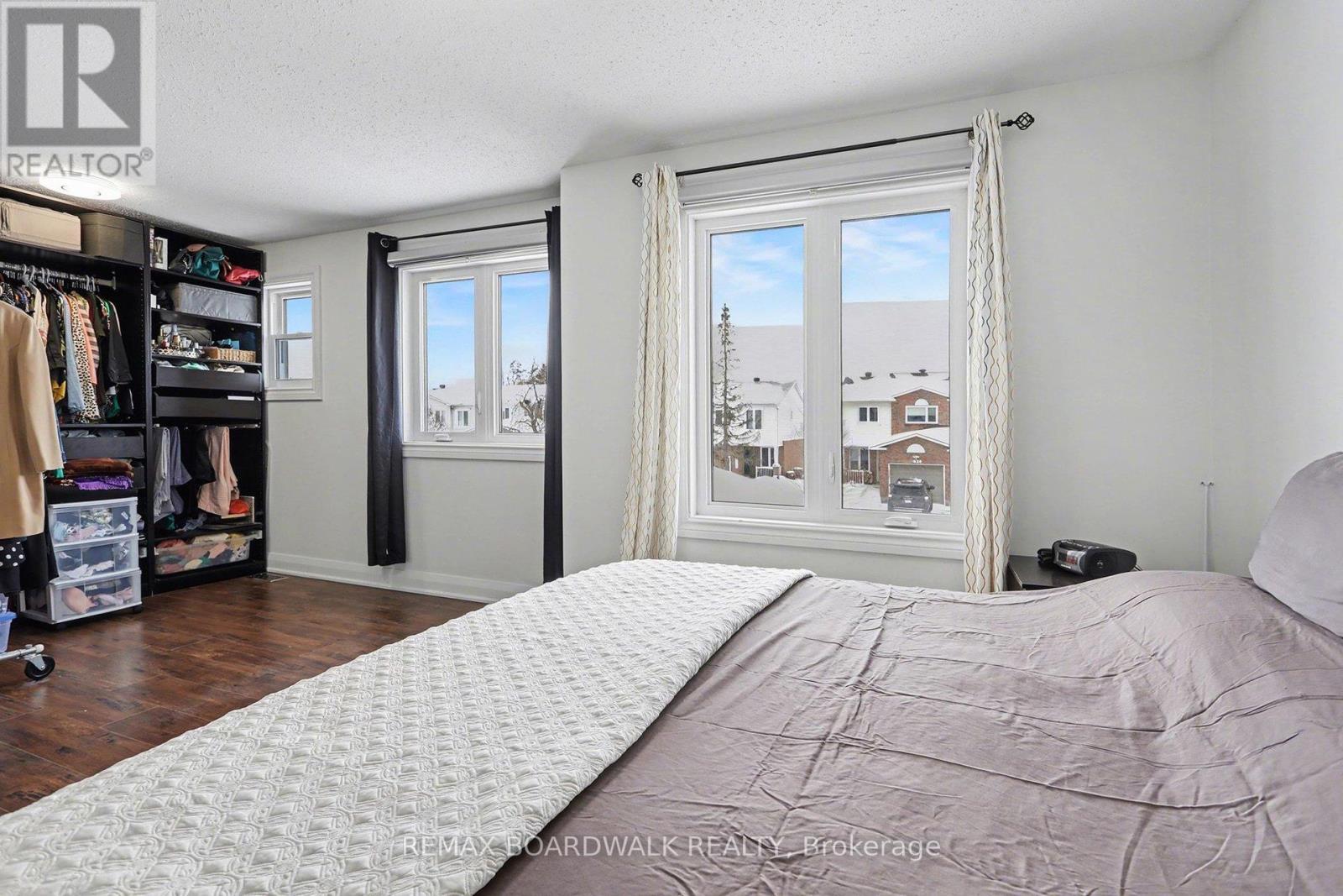 1827 Hialeah Drive, Ottawa, ON - Indoor Photo Showing Bedroom