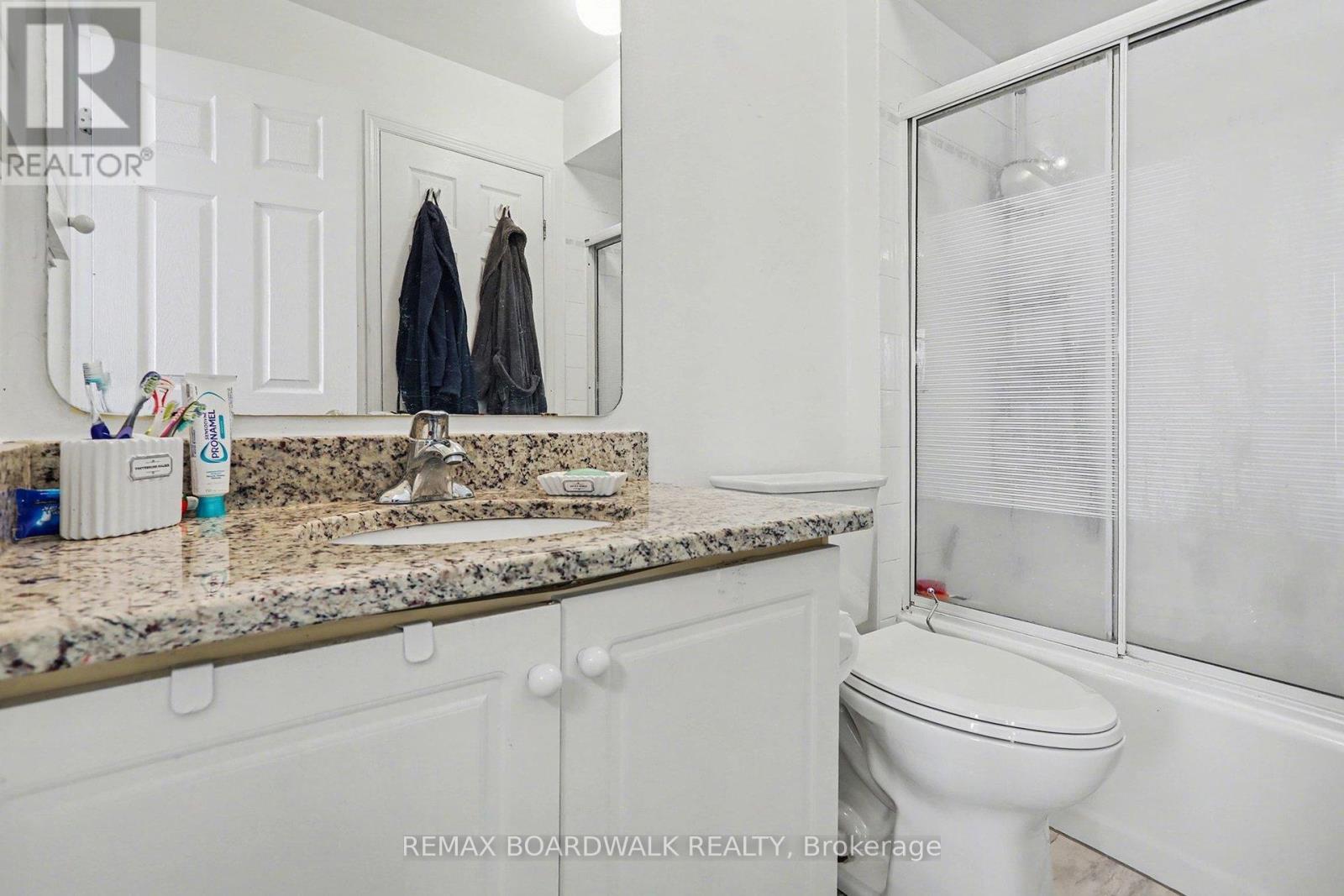 1827 Hialeah Drive, Ottawa, ON - Indoor Photo Showing Bathroom