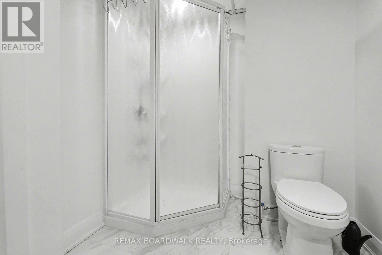 1827 Hialeah Drive, Ottawa, ON - Indoor Photo Showing Bathroom