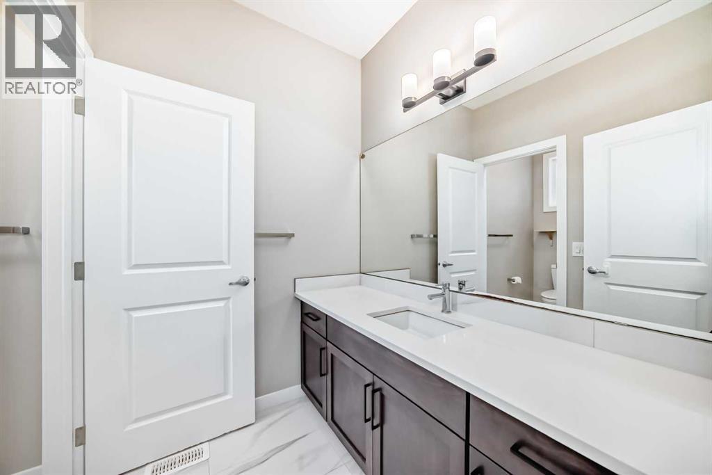 41 Shawnee Green Sw, Calgary, AB - Indoor Photo Showing Bathroom