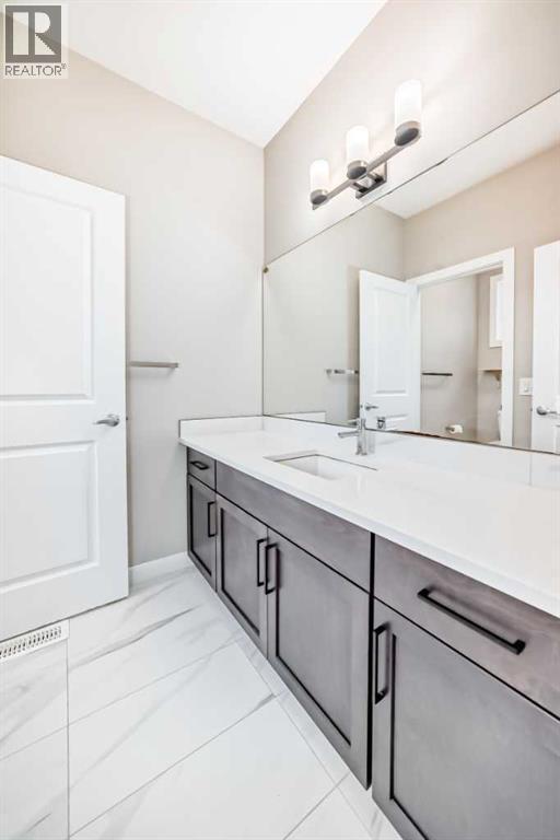 41 Shawnee Green Sw, Calgary, AB - Indoor Photo Showing Bathroom