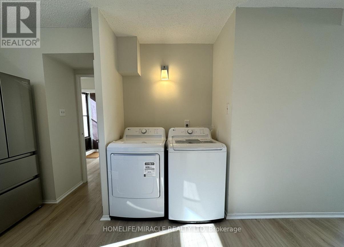 303 - 665 Kennedy Road, Toronto, ON - Indoor Photo Showing Laundry Room