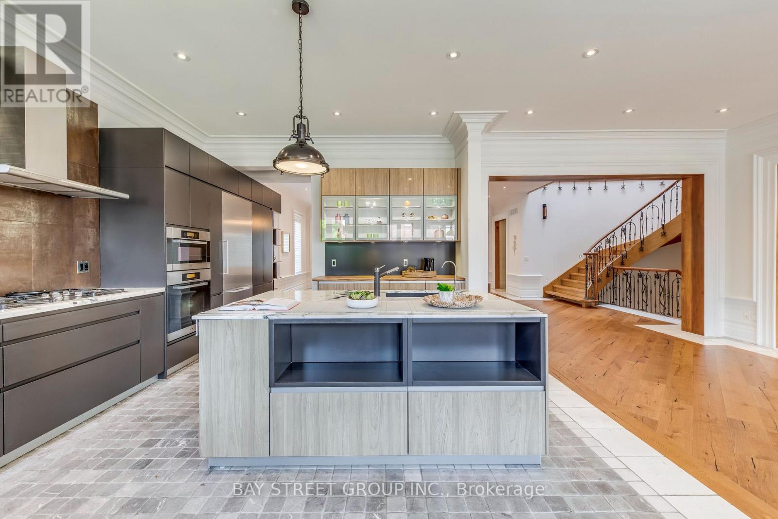 132 Crestwood Road, Vaughan, ON - Indoor Photo Showing Kitchen With Upgraded Kitchen
