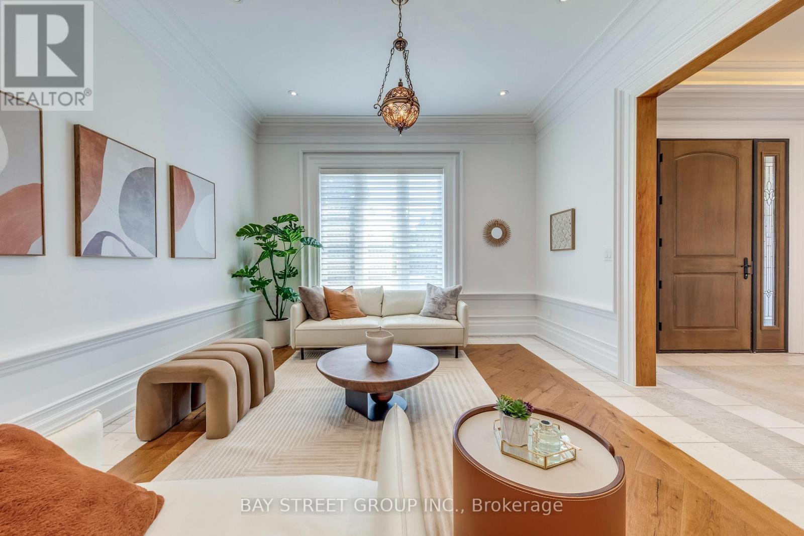132 Crestwood Road, Vaughan, ON - Indoor Photo Showing Living Room