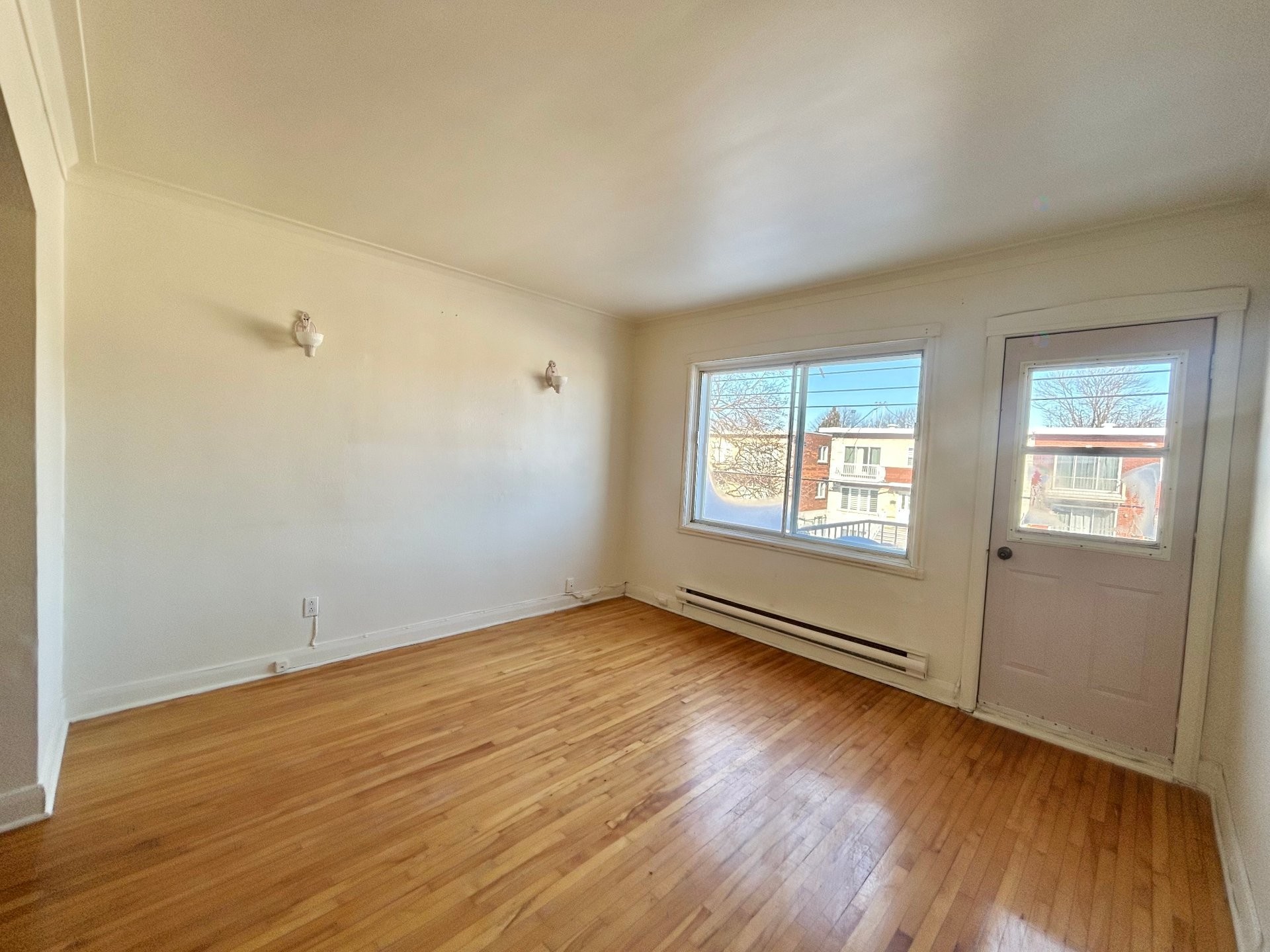 Living Room - 98A 9E Avenue, Montréal (Lasalle), QC - Indoor Photo Showing Other Room